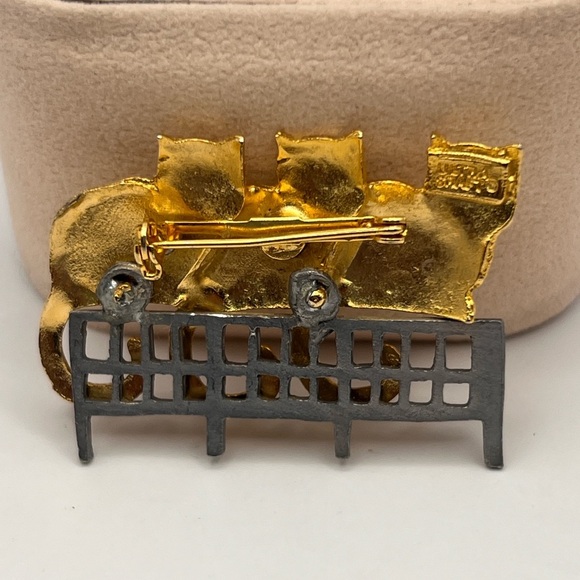 Ultra Craft adorable 3 cats sitting on a fence in gold tone - Picture 4 of 9